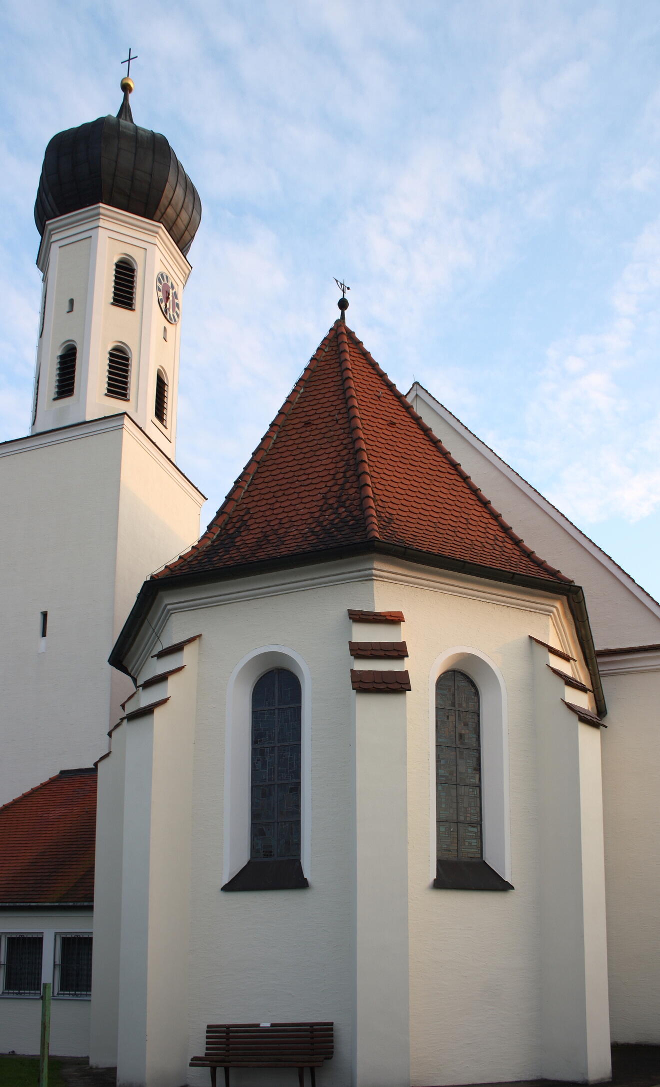 Katholische Pfarrkirche St. Veit in Unterglauheim, einem Ortsteil von Blindheim im Landkreis Dillingen an der Donau (Bayern)