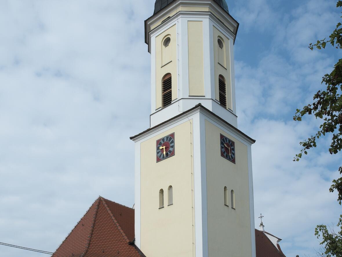 Katholische Pfarrkirche St. Georg in Unterbechingen (Gemeinde Haunsheim) im Landkreis Dillingen an der Donau (Bayern), von 1747/48