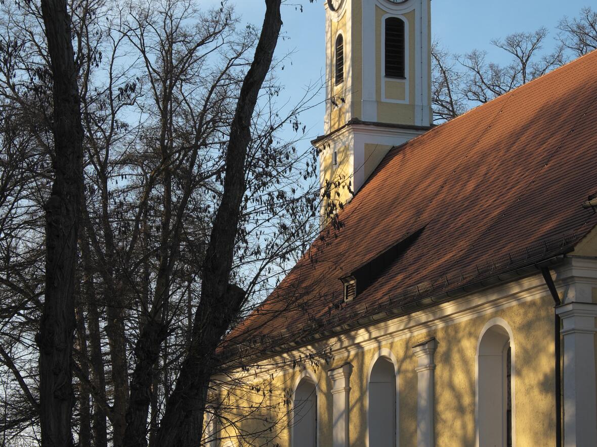 Katholische Pfarrkirche Sankt Wenzeslaus in Oberlauterbach, einem Ortsteil von Aresing im Landkreis Neuburg-Schrobenhausen (Bayern/Deutschland)