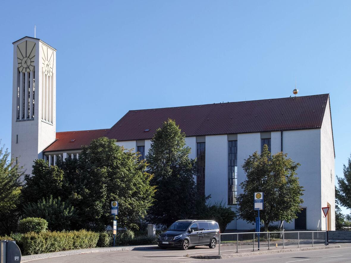 This is a photograph of an architectural monument.It is on the list of cultural monuments of Bayern, no. D-7-72-125-24.