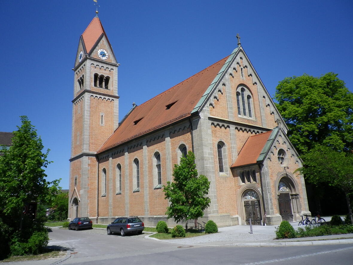 This is a photograph of an architectural monument.It is on the list of cultural monuments of Bayern, no. D-1-85-168-1.