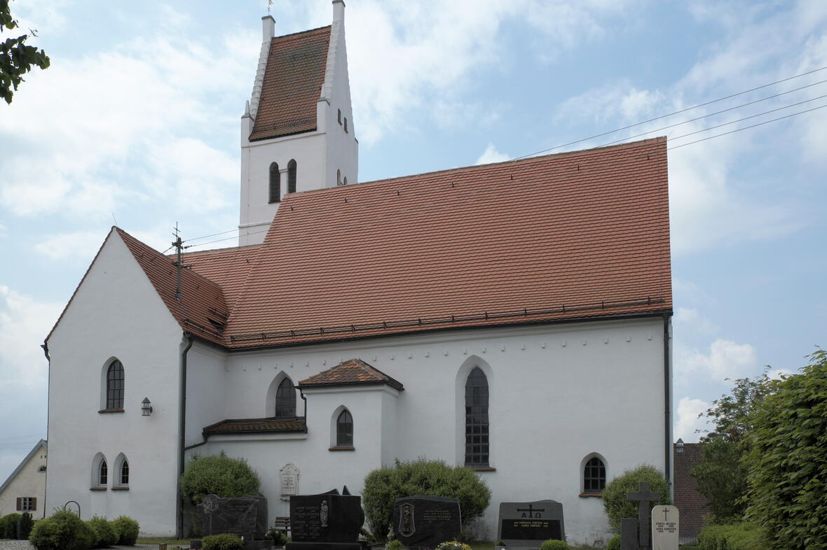 Katholische Pfarrkirche St. Nikolaus in Fleinhausen, einem Ortsteil von Dinkelscherben im Landkreis Augsburg (Bayern)