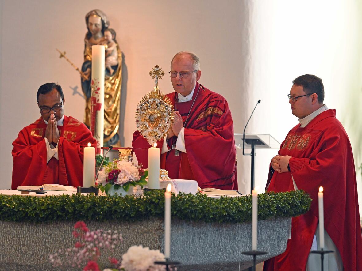 zelebranten-in-jettingen4851437