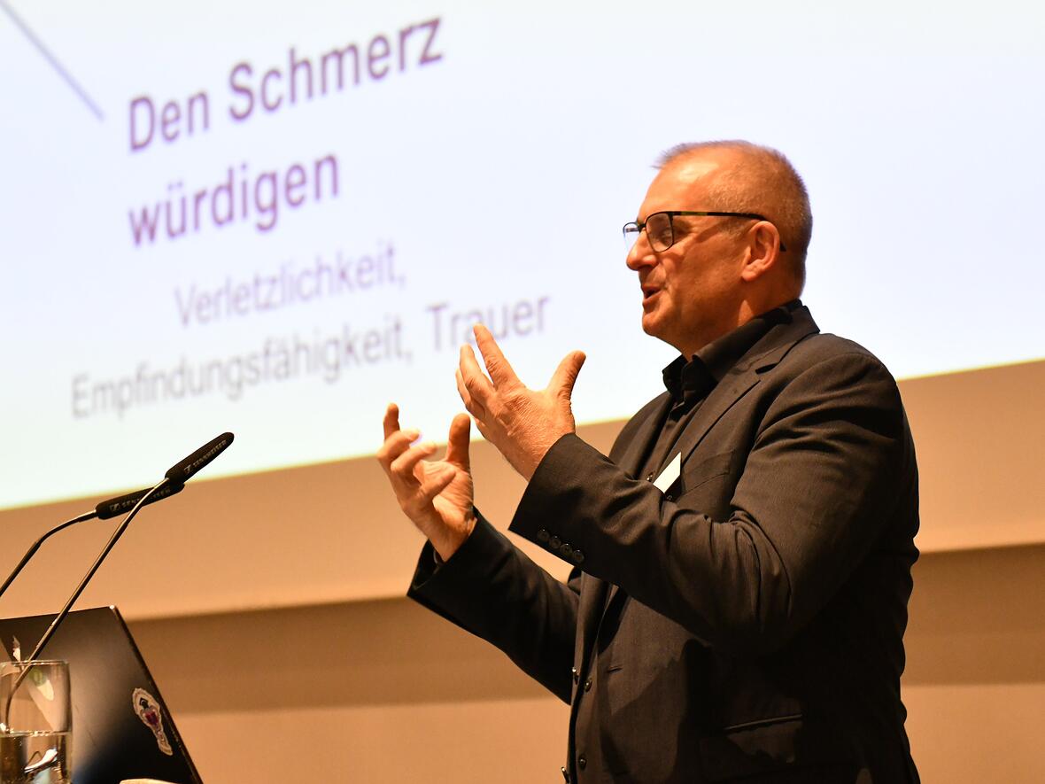 martin-schneider-im-dioezesanrat4909306