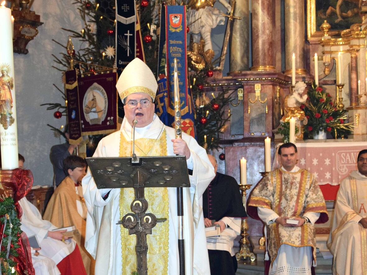 predigt-von-bischof-bertram-in-st-verena-foto-verspohl-nitsche4950308