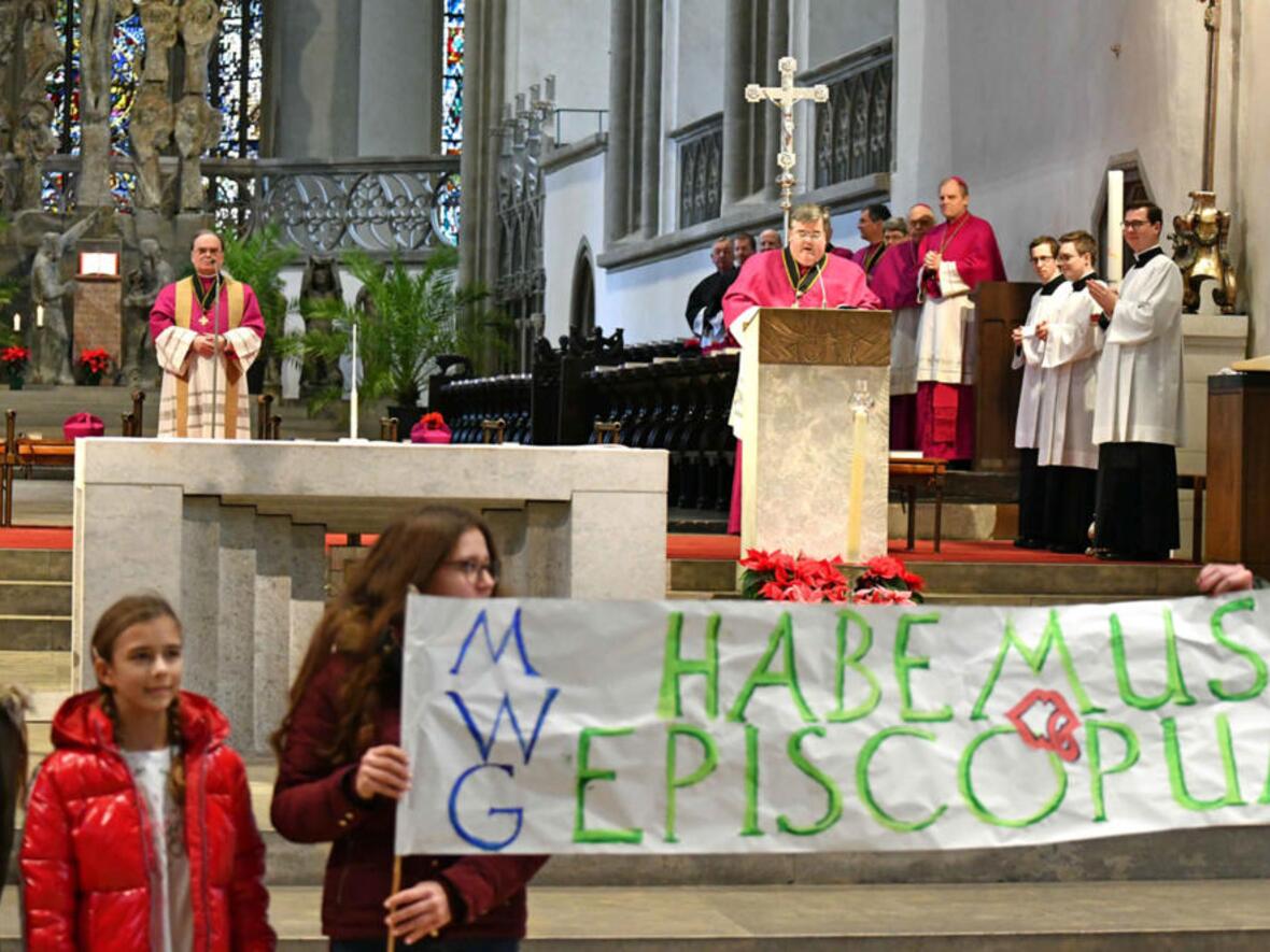 die-bekanntgabe-des-neuen-bischofs-von-augsburg-im-hohen-dom-foto-nicolas-schnall-pba