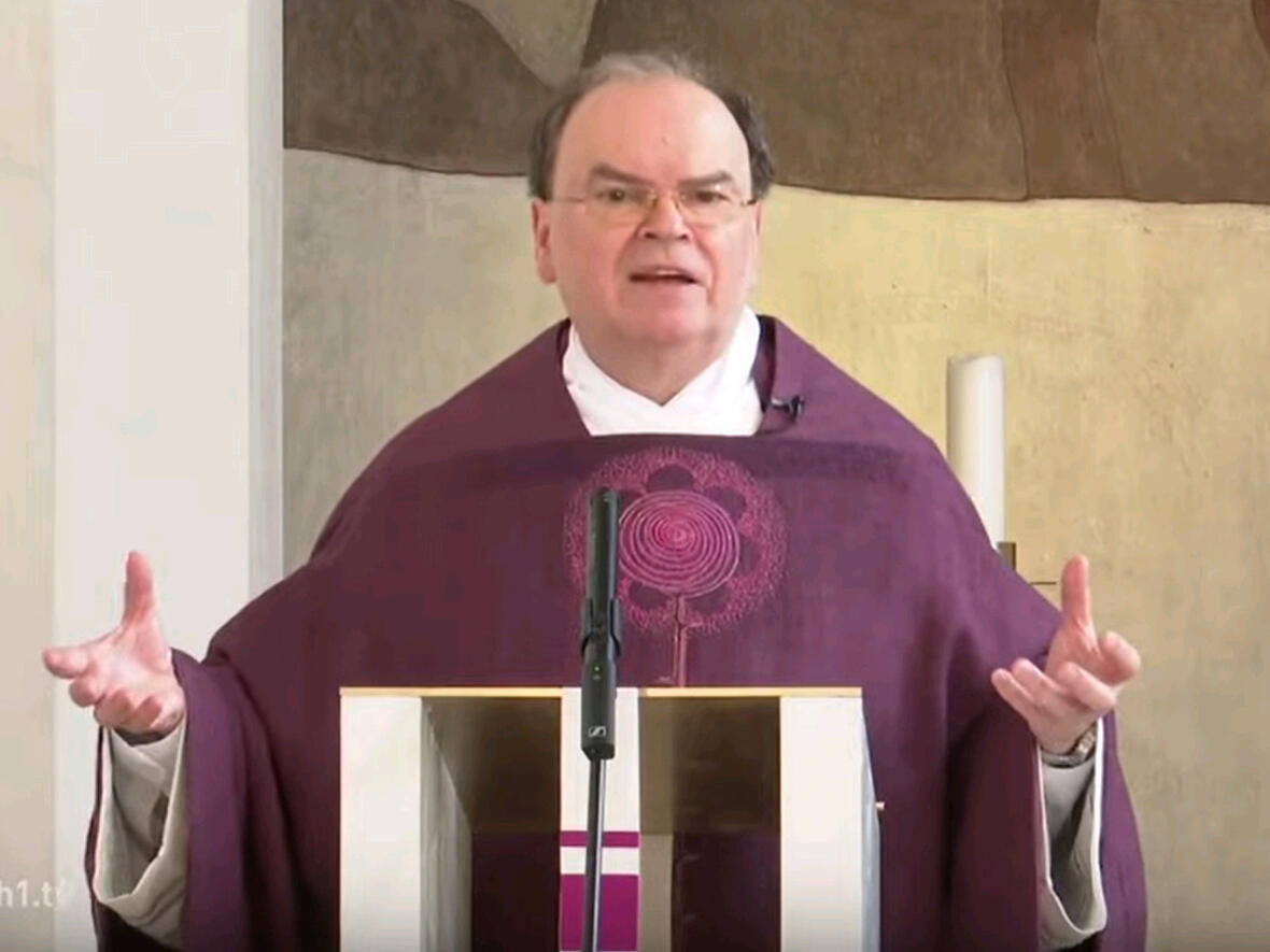 Der ernannte Bischof Dr. Bertram Meier bei der Predigt zum Passionssonntag. (Foto: Livestream katholisch1.tv)