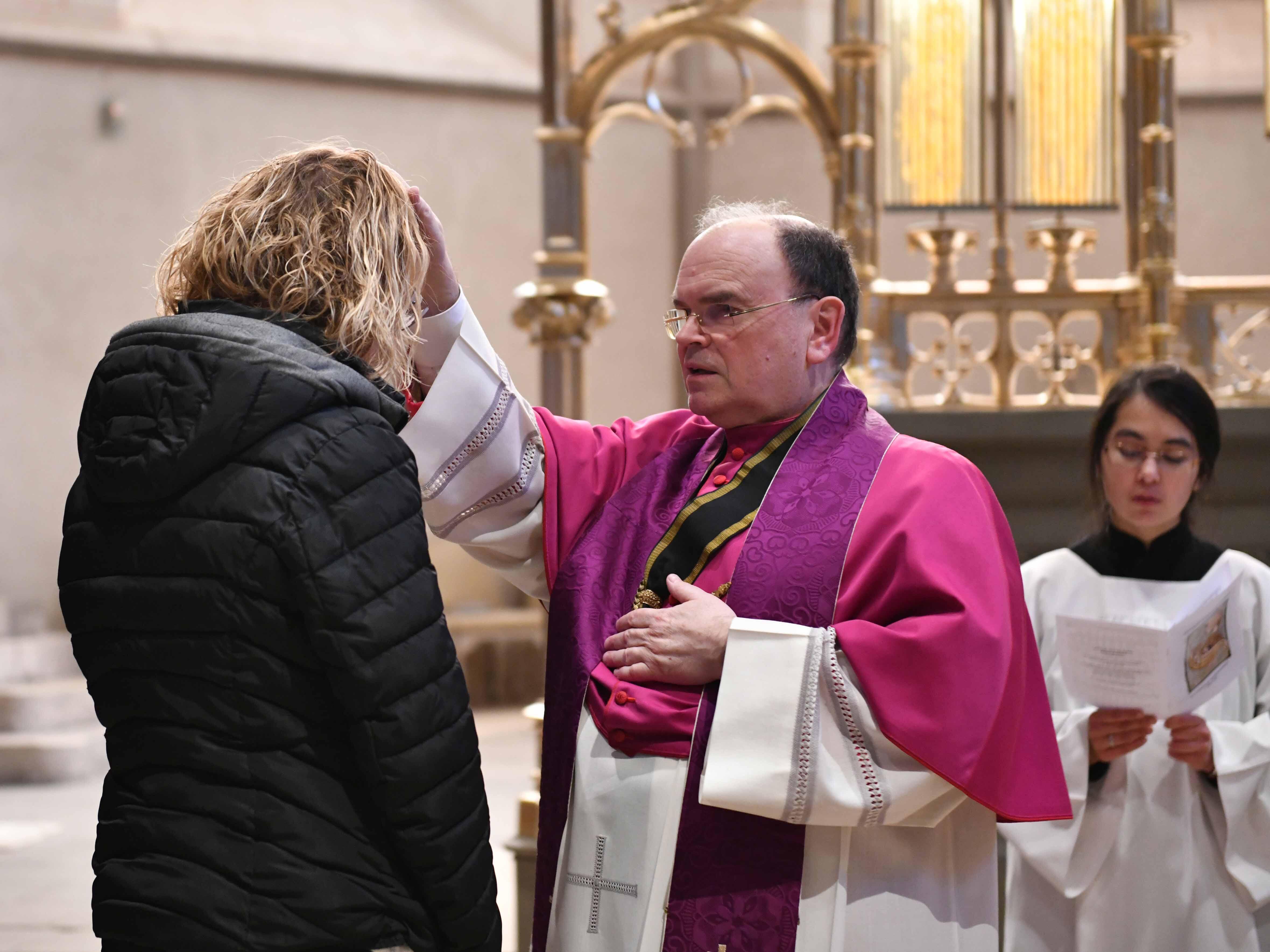 Am 1. März hatte der ernannte Bischof die Katechumenen zu den Sakramenten zugelassen (Foto: Maria Steber / pba)