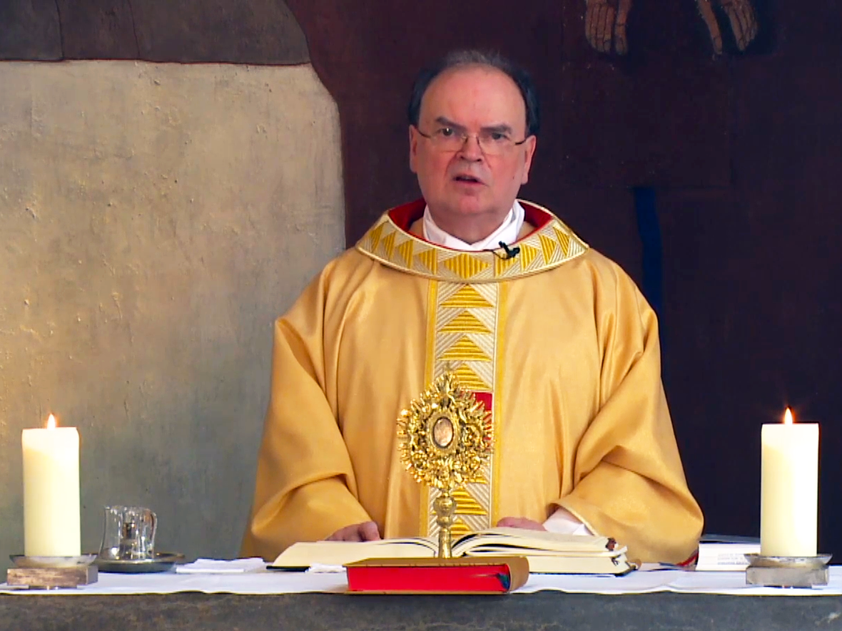 Der ernannte Bischof Bertram am dritten Ostersonntag (Foto: Livestream katholisch1.tv)