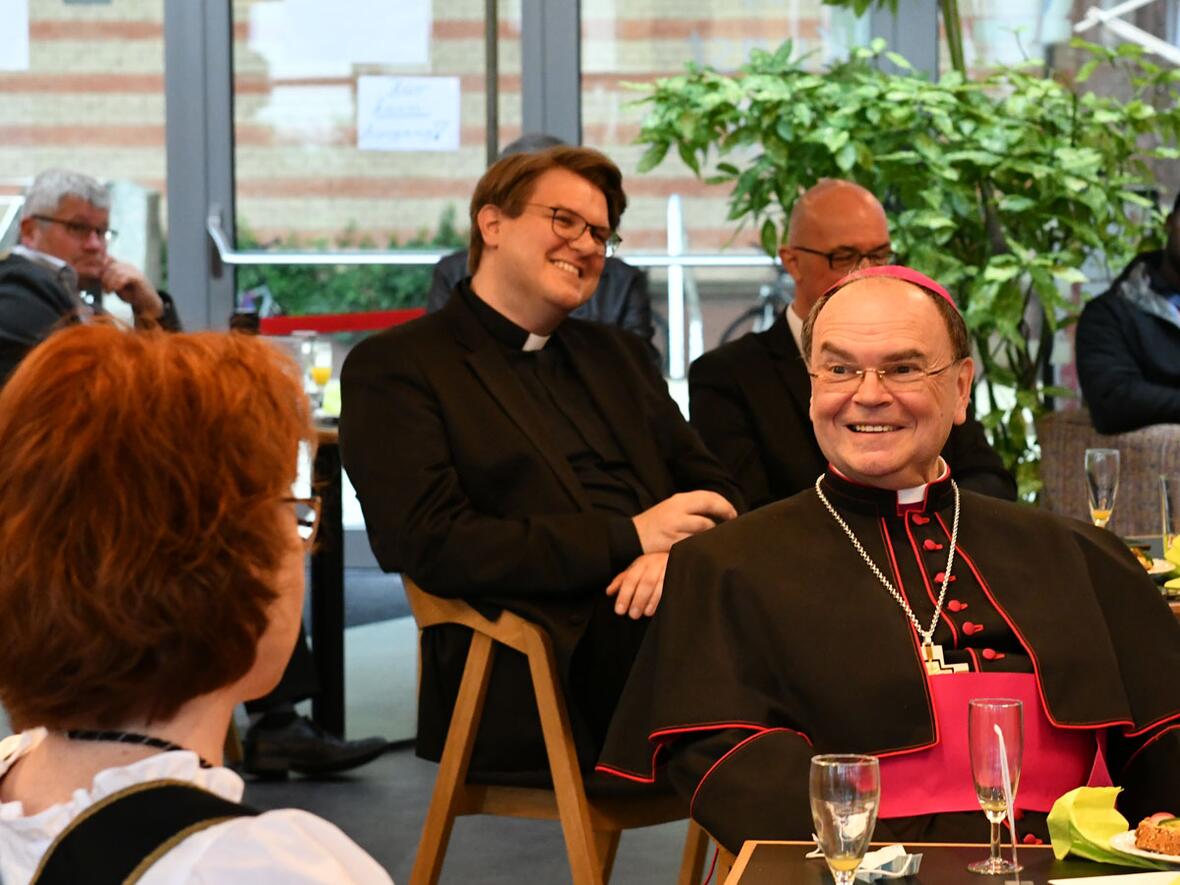 Bischof Bertram zu Besuch in Friedberg (Foto: Julian Schmidt / pba)