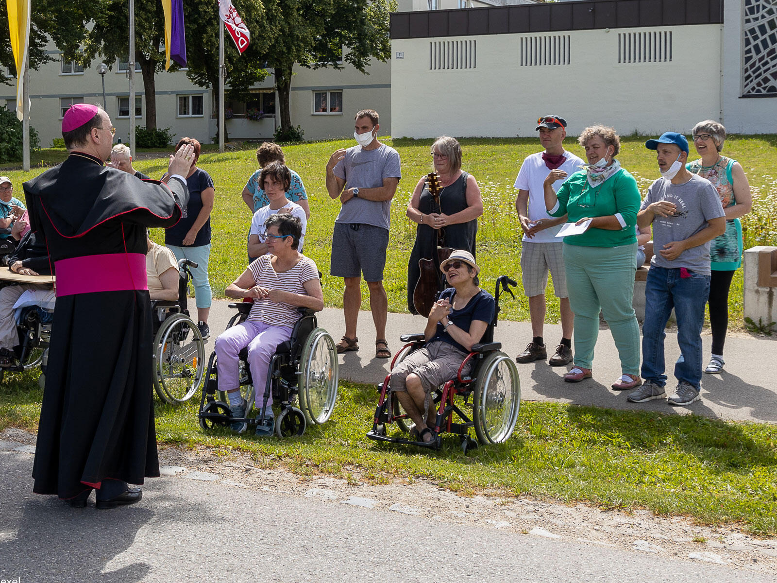 Bischof Bertram wurde in Ursberg herzlich empfangen (Bild: Dominikus-Ringeisen-Werk)