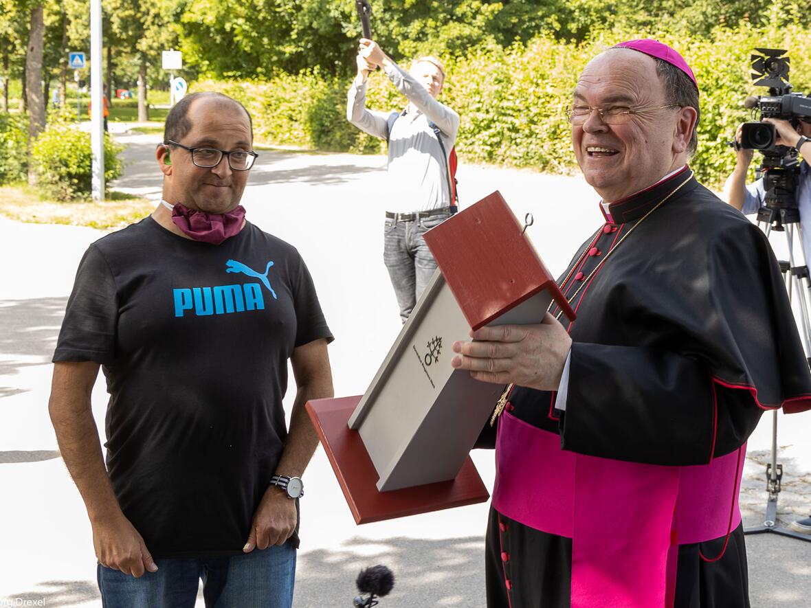 bischof-bertram-besucht-ursberg3801962