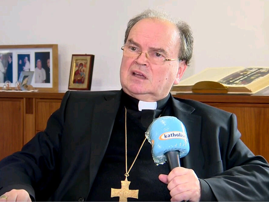 Bischof Bertram im Interview mit Uli Bobinger (Bild: katholisch1.tv).