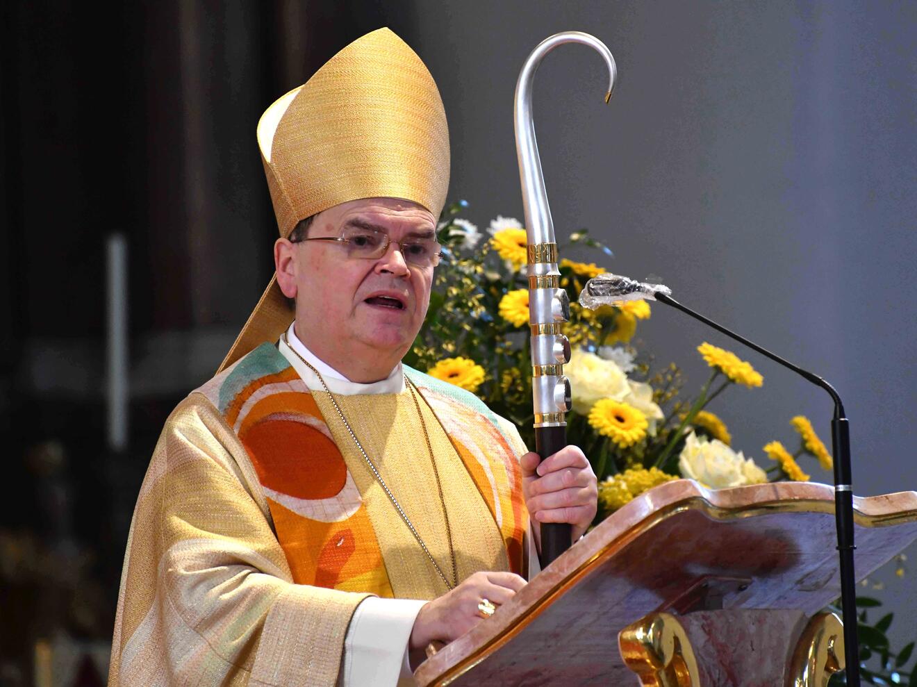 Bischof Bertram beim Pontifikalamt zum Don-Bosco-Fest im Kloster Benediktbeuern (Foto: Maria Steber / pba).