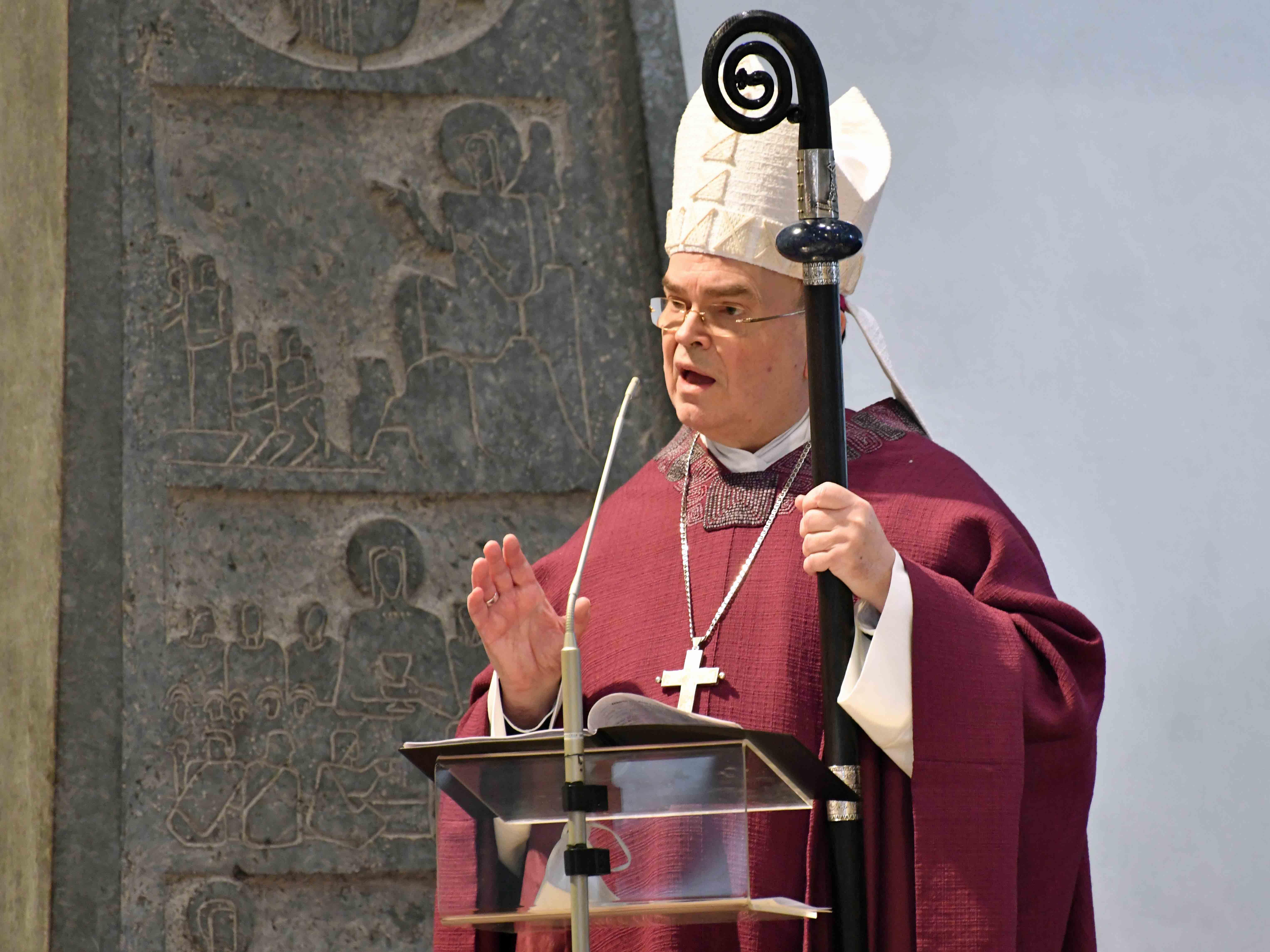 Bischof Bertram bei der Predigt. (Foto: Nicolas Schnall / pba)