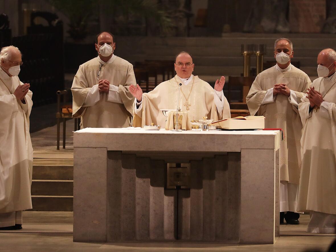 "Das ist heute": Bischof Bertram feiert das Gedächtnis des Letzten Abendmahls (Foto: Annette Zoepf / pba)