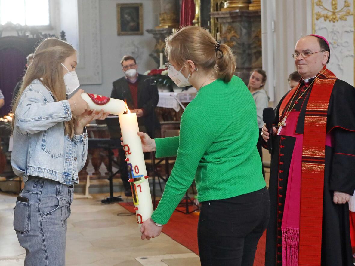 Pfingstliche Stunde mit Jugendlichen in Neuburg an der Donau. (Foto: Annette Zoepf / pba)