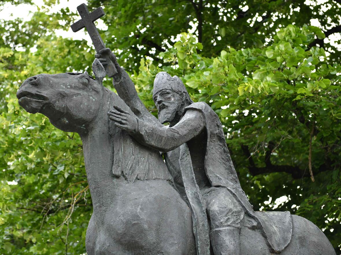 Ein Ulrich-Doppeljubiläumsjahr für 2023/24 hat Bischof Bertram beim Pontifikalamt zum Hochfest des hl. Ulrich ausgerufen. (Foto: Maria Steber / pba)