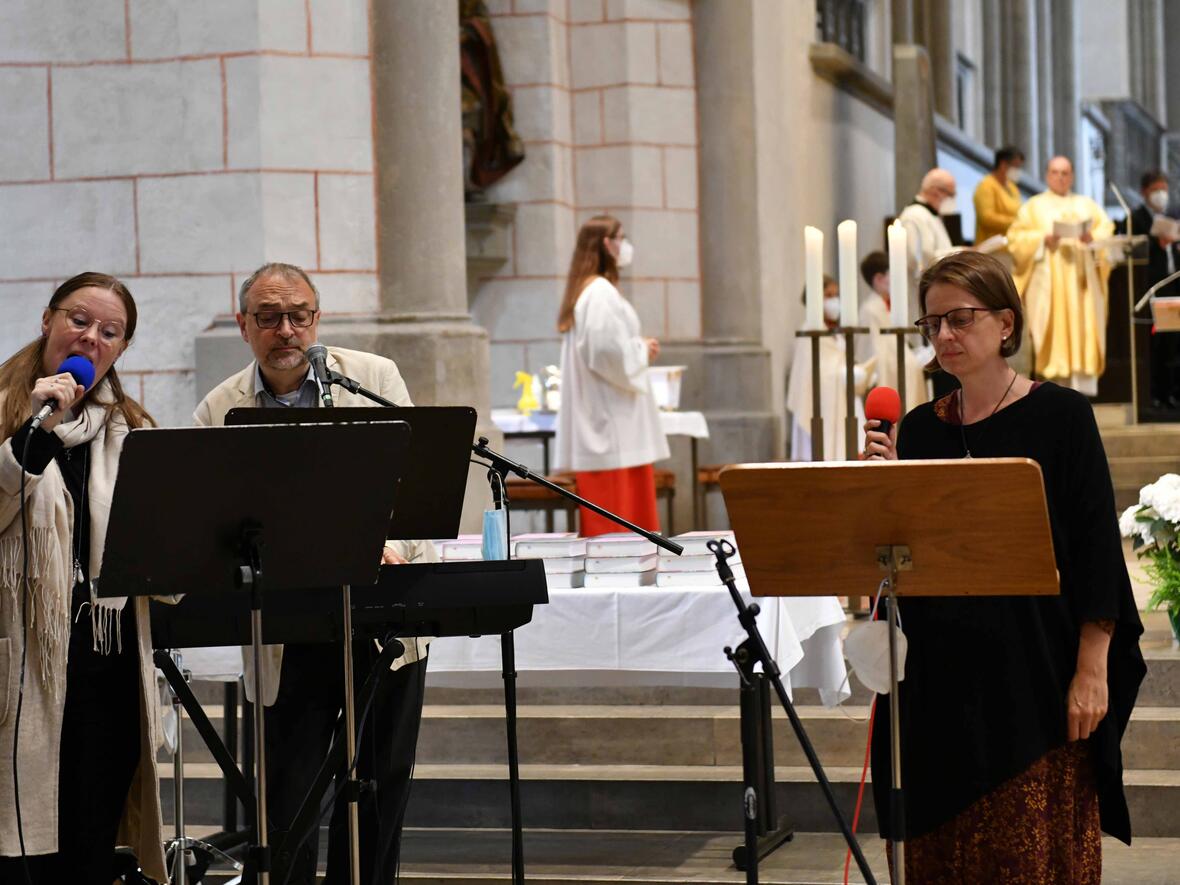 Stimmungsvoll begleitet wurde der Gottesdienst von einer Band unter der Leitung von P. Norbert Becker (Foto: Maria Steber / pba). 