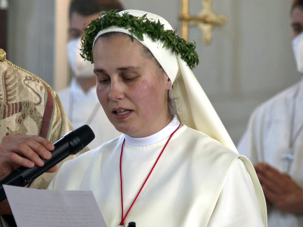 Schwester Annabell bindet sich durch ihr Versprechen auf Lebzeit an die Gemeinschaft der Schwestern vom Barmherzigen Jesus. (Bilder: k-tv)