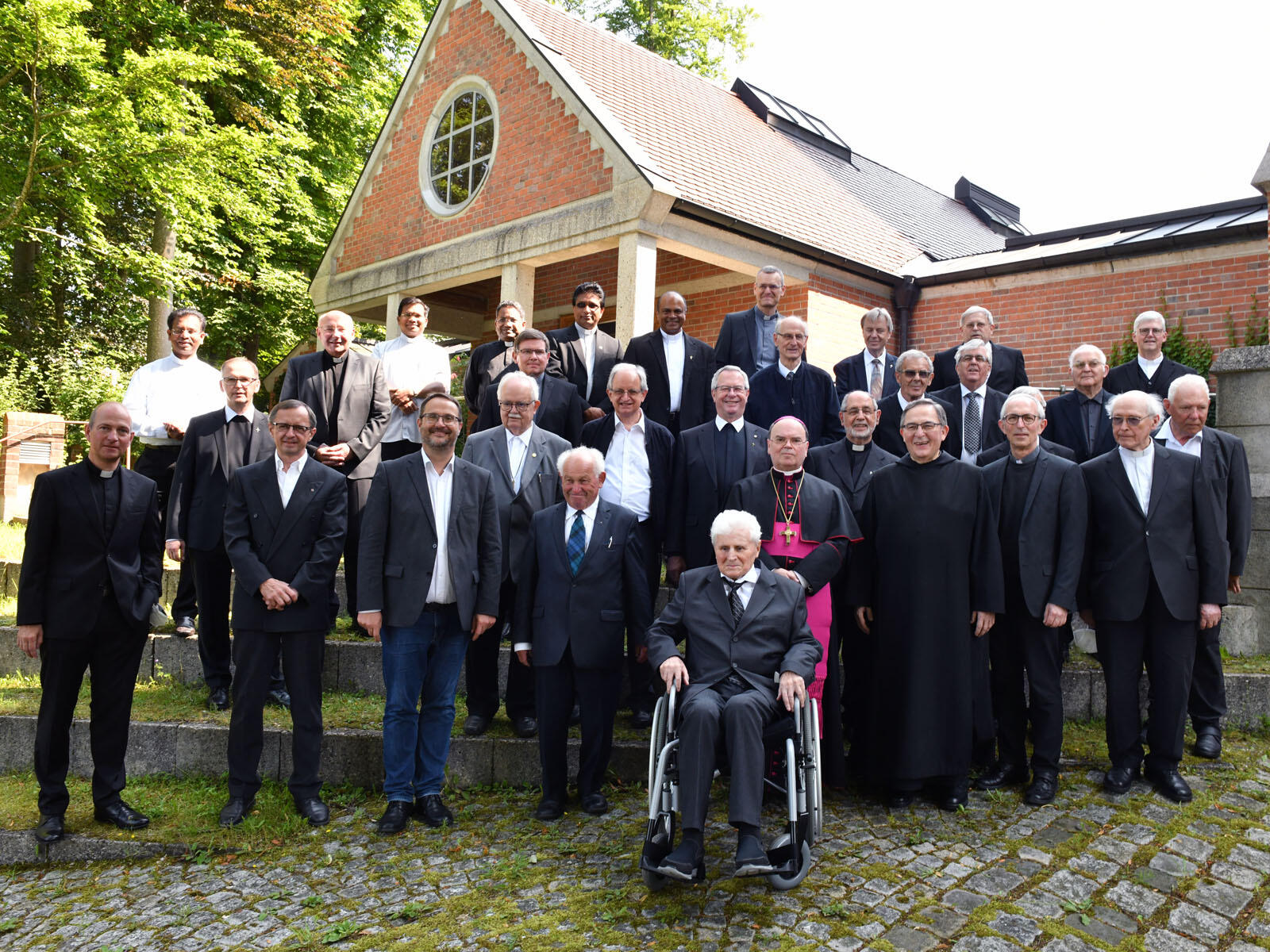 Bischof Bertram dankte den Jubilaren für ihre „Überlegungen, Ideen, Kritik, kreative und manchmal kühnen Träume im Hinblick auf die Zukunft der Kirche“ (Fotos: Julian Schmidt / pba)