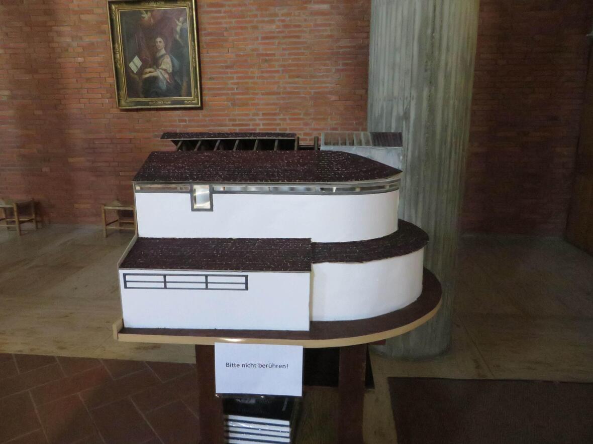 Das Kirchenmodell ist Teil der Ausstellung über Alexander Freiherr von Branca.