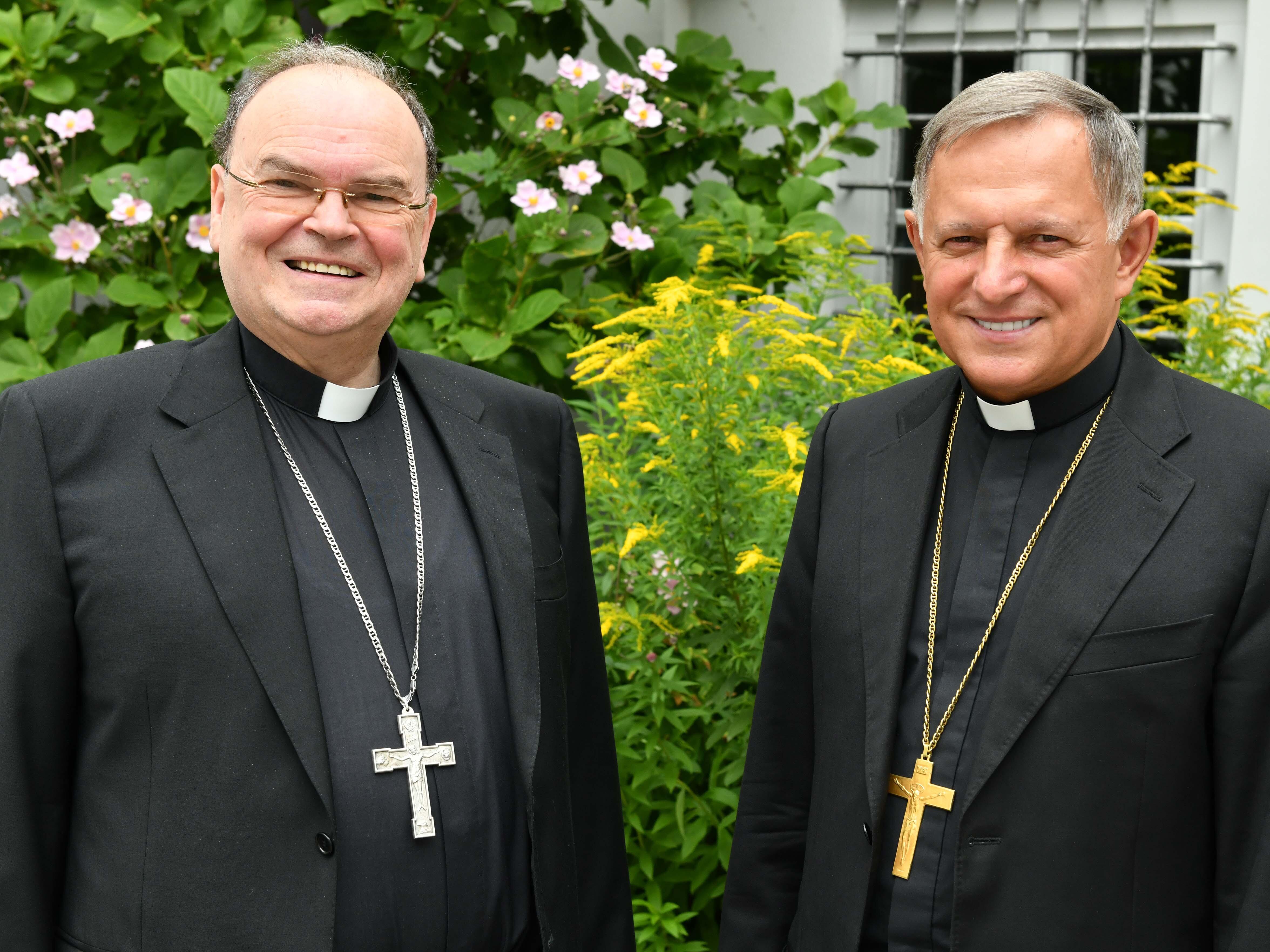 Freundschaftliches Treffen in Augsburg: Der Erzbischof von Lwiw (Lemberg), Miecislaus Mokrzycki (rechts), mit Bischof Dr. Bertram Meier (Foto: Ulrich Bobinger / pba).
