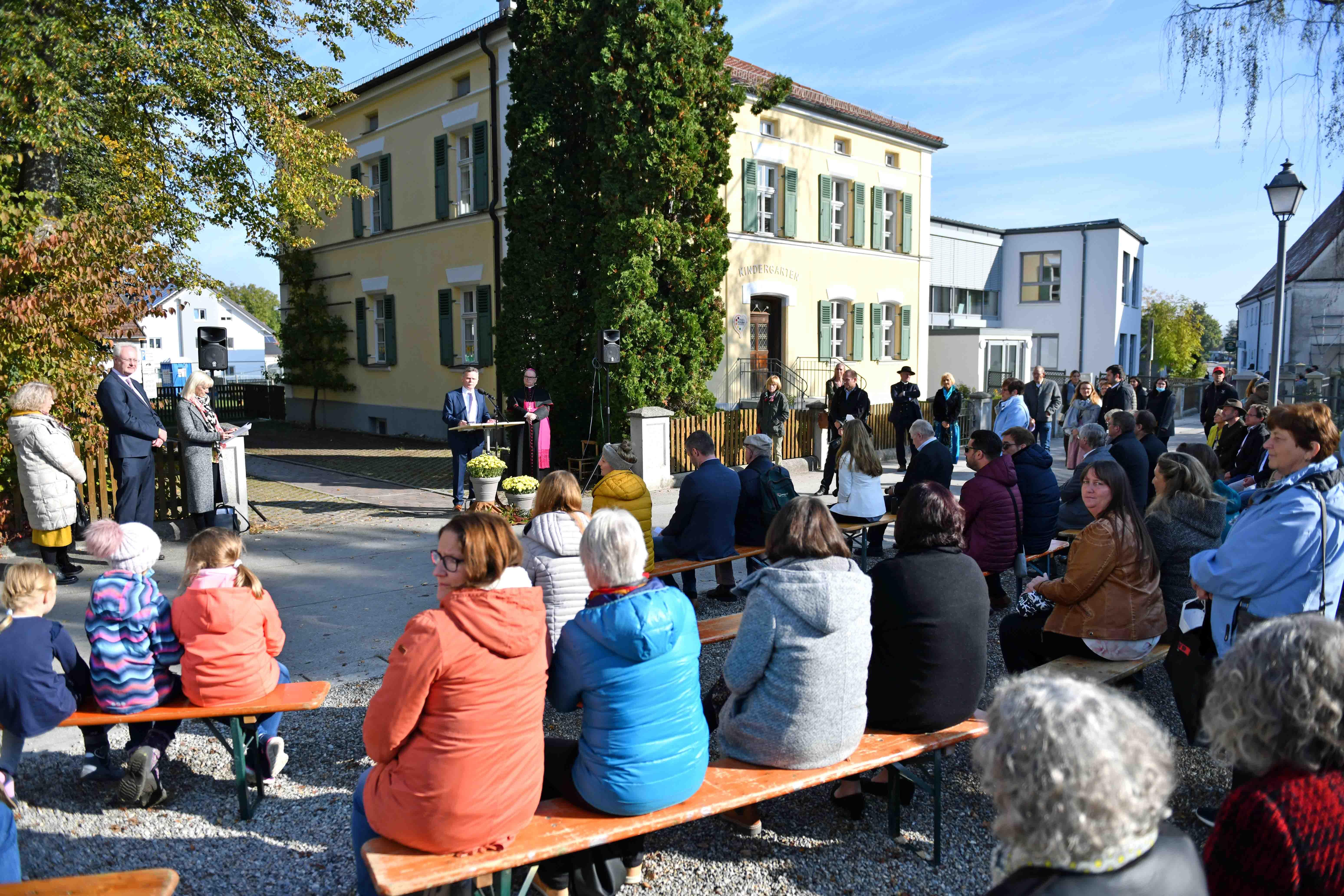 Die Einweihungsfeier für den Kindergartenneubau fand großen Zuspruch in der Wiedergeltinger Bevölkerung. (Fotos: Nicolas Schnall / pba)