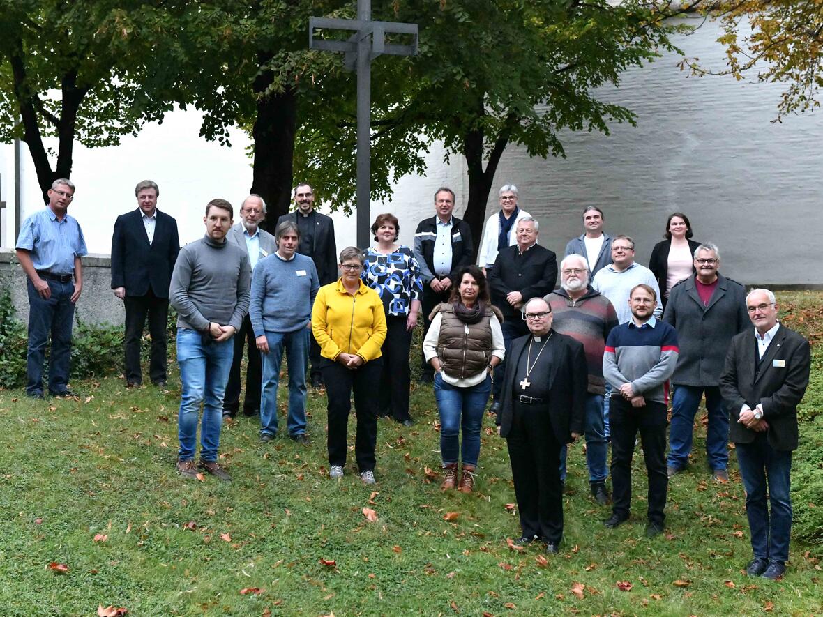 Bei einem Gespräch mit Betriebs- und Personalräten sowie Engagierten der kirchlichen Mitarbeitervertretungen (MAV) hat sich Bischof Bertram heute über ihre Fragen, Anliegen und Herausforderungen informiert (Fotos: Maria Steber / pba)