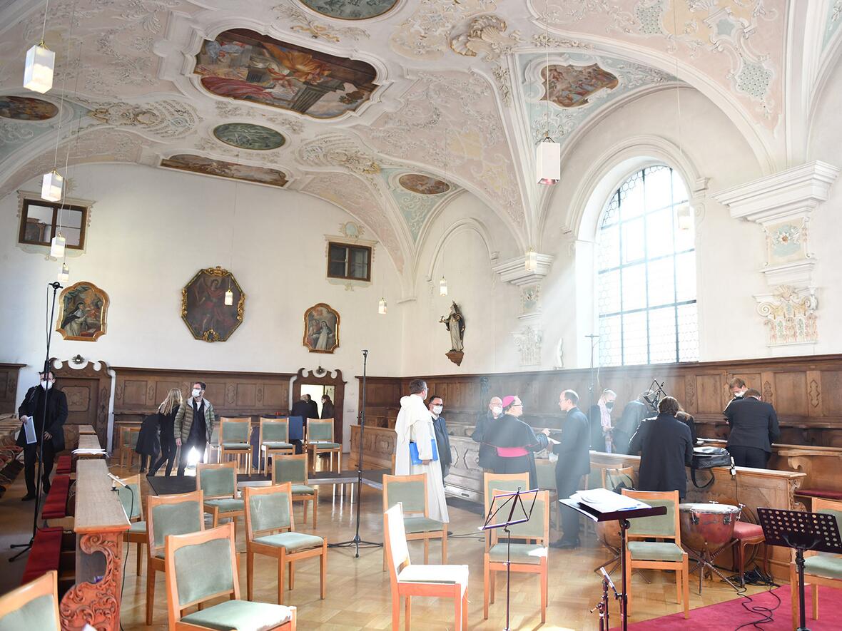 Projektchor und -orchester musizierten vom Schwesternchor der Klosterkirche aus.