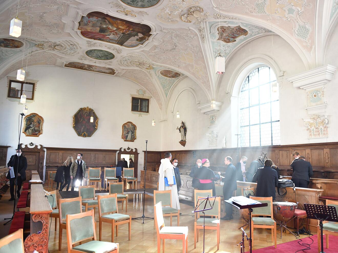 Projektchor und -orchester musizierten vom Schwesternchor der Klosterkirche aus.