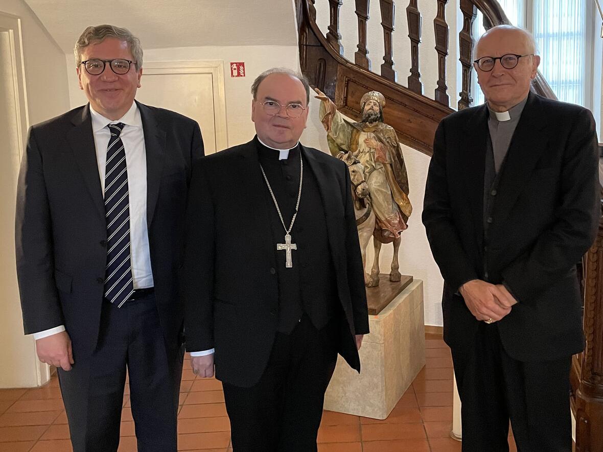 (v.l.) Dr. Cesare G. Zucconi, Bischof Dr. Bertram Meier und Bischof Dr. Ambrogio Spreafico (Foto: Lorena Schmuttermeier).