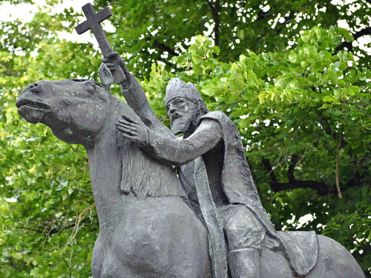 Die Reiterstatue des heiligen Ulrich auf dem Domplatz. (Foto: Maria Steber / pba)