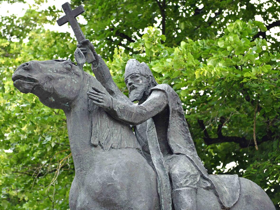 Die Reiterstatue des heiligen Ulrich auf dem Domplatz. (Foto: Maria Steber / pba)