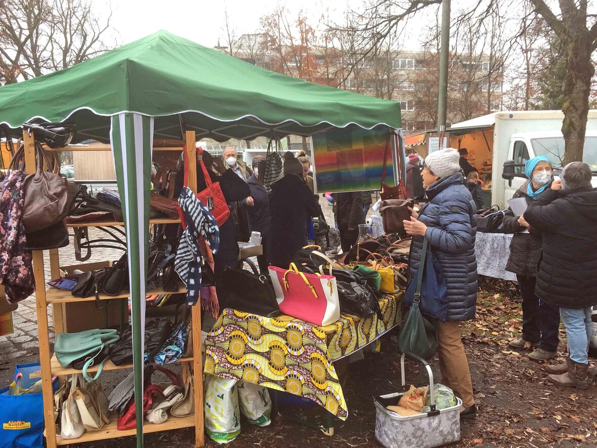 Mit dem Erlös aus den beiden Taschen-Flohmärkten sollen minderjährige Frauen in Ruanda unterstützt werden. (Foto: Abteilung Weltkirche)
