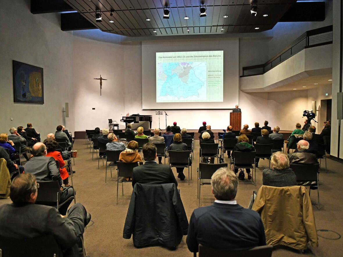 bischof-bertram-beschwoert-teamgeist-in-der-kirche4185621