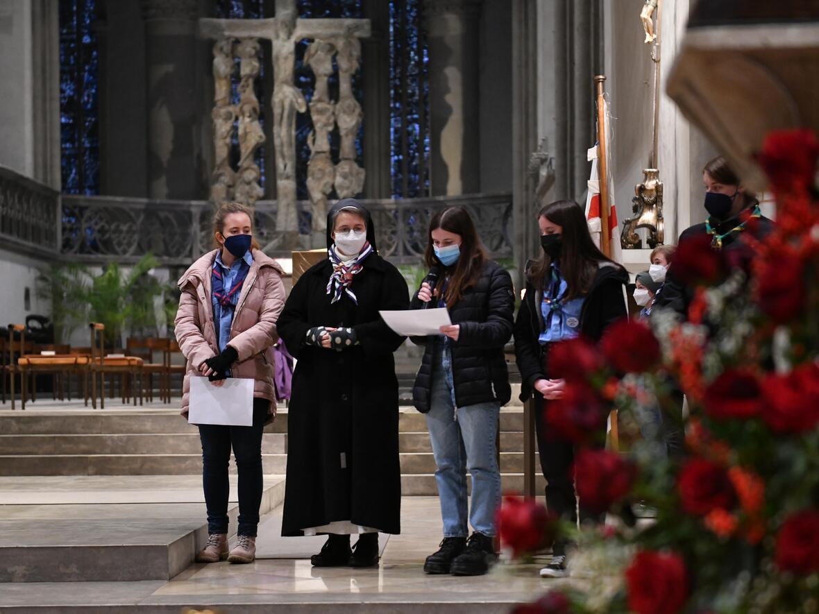 Vorbereitet und gestaltet wurde die Aussendungsfeier von Pfadfinderinnen aus Donauwörth (Foto: Maria Steber / pba).