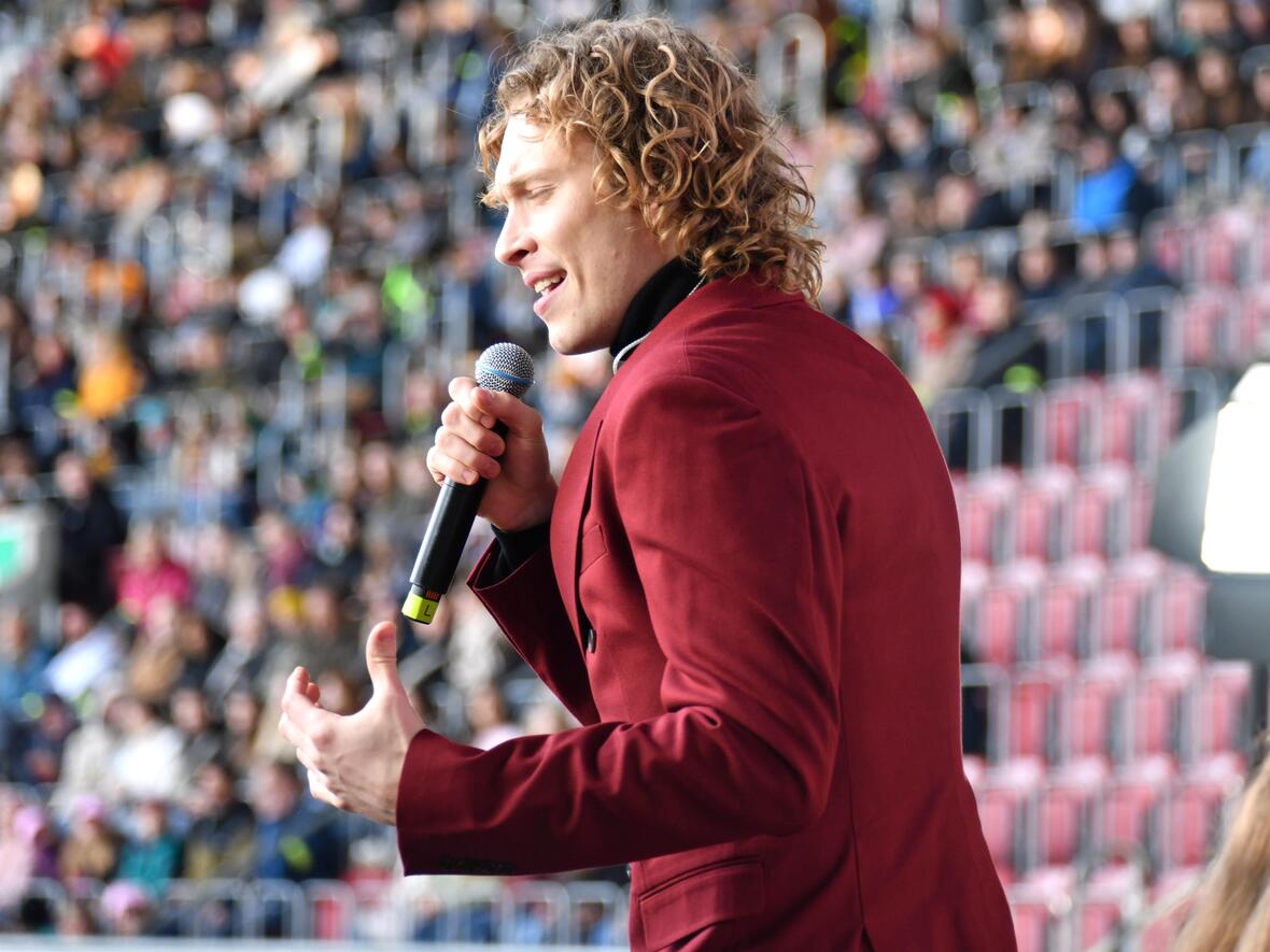 heimspiel-mit-mehr-als-20-000-geburtstagsgaesten4901178