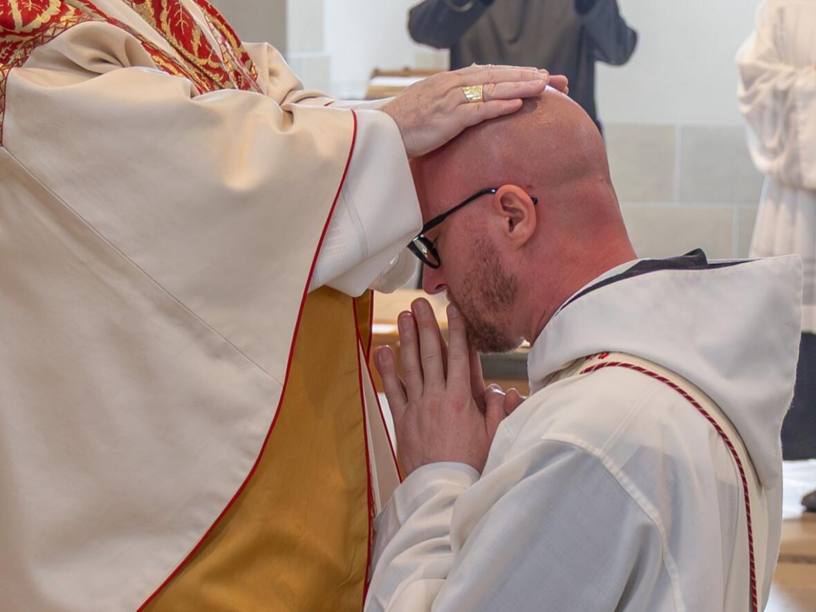 "Berufung zum Dienst an den Menschen": Immanuel Lobardi wird zum Priester geweiht (Fotos: Br. Elias König OSB / Erzabtei St. Ottilien)