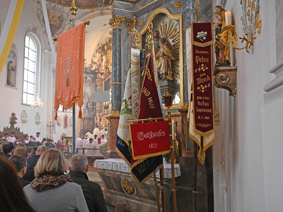 Viele der örtlichen Vereine nahmen an dem Festtag teil. 