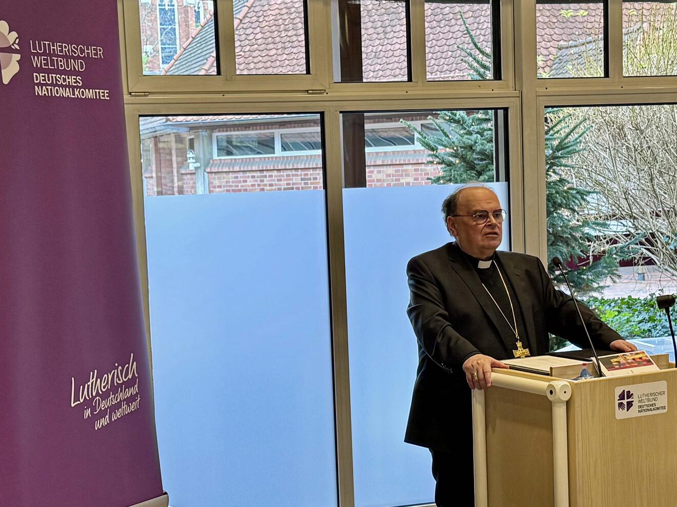 Bischof Bertram ist bereit dazu, die nächsten Jahre bis zum 500-jährigen Jubiläum der Confessio Augustana in ökumenischer Verbundenheit mitzugestalten. (Fotos: DNK/LWB, F. Hübner)