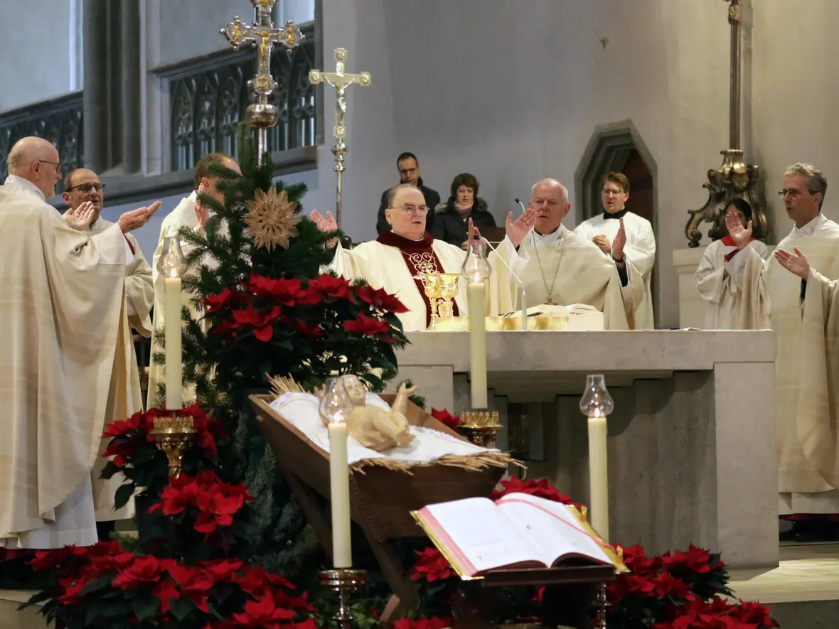 Bischof Dr. Bertram Meier feierte in großer Gemeinschaft das Christfest im Augsburger Dom. (Fotos: Annette Zoepf / pba)