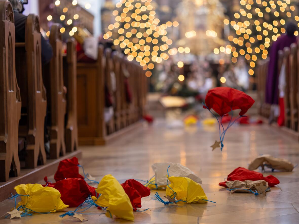 ...und regnete sanft zu den begeisterten Gottesdienstbesuchern hinab.