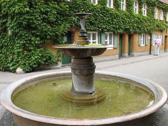 brunnen-fuggerei-jpg177627