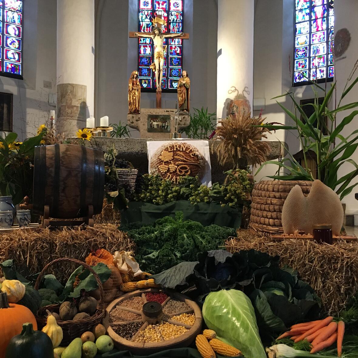 Erntedankaltar in St. Jakob, Schrobenhausen