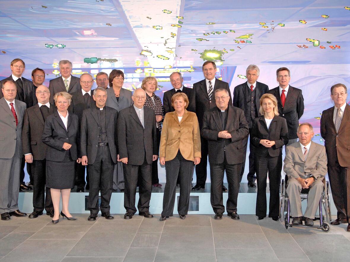 2007_Bischöfe mit Bundeskabinett (Foto Archiv)