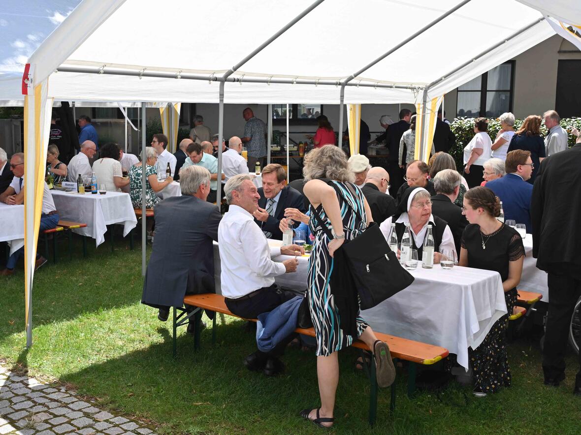 04_Bischofsgeburtstag im Garten