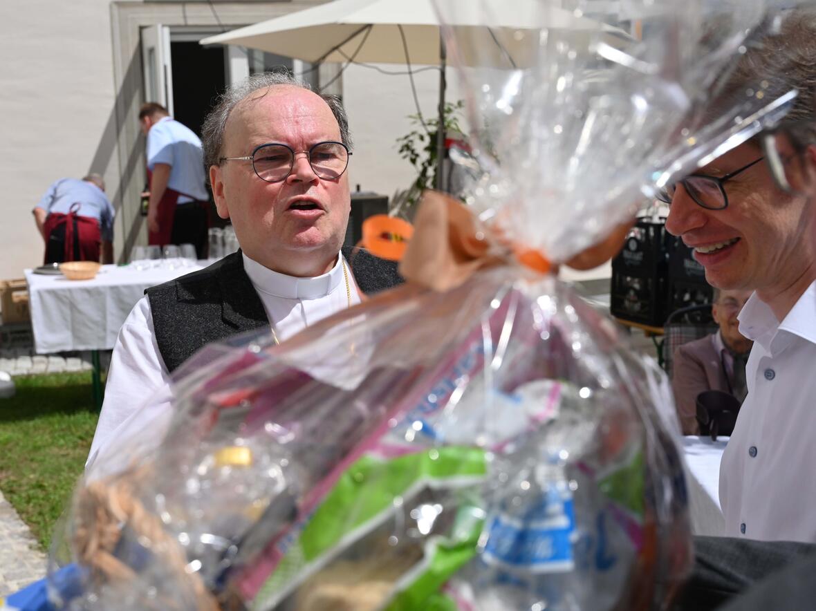 09_Bischofsgeburtstag Geschenkparade