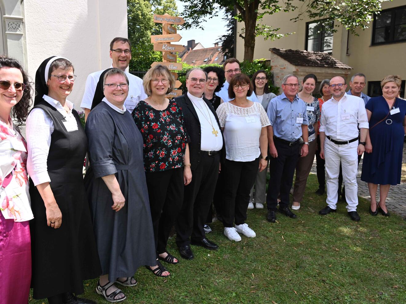 17_Bischofsgeburtstag mit Team des Bischofshauses