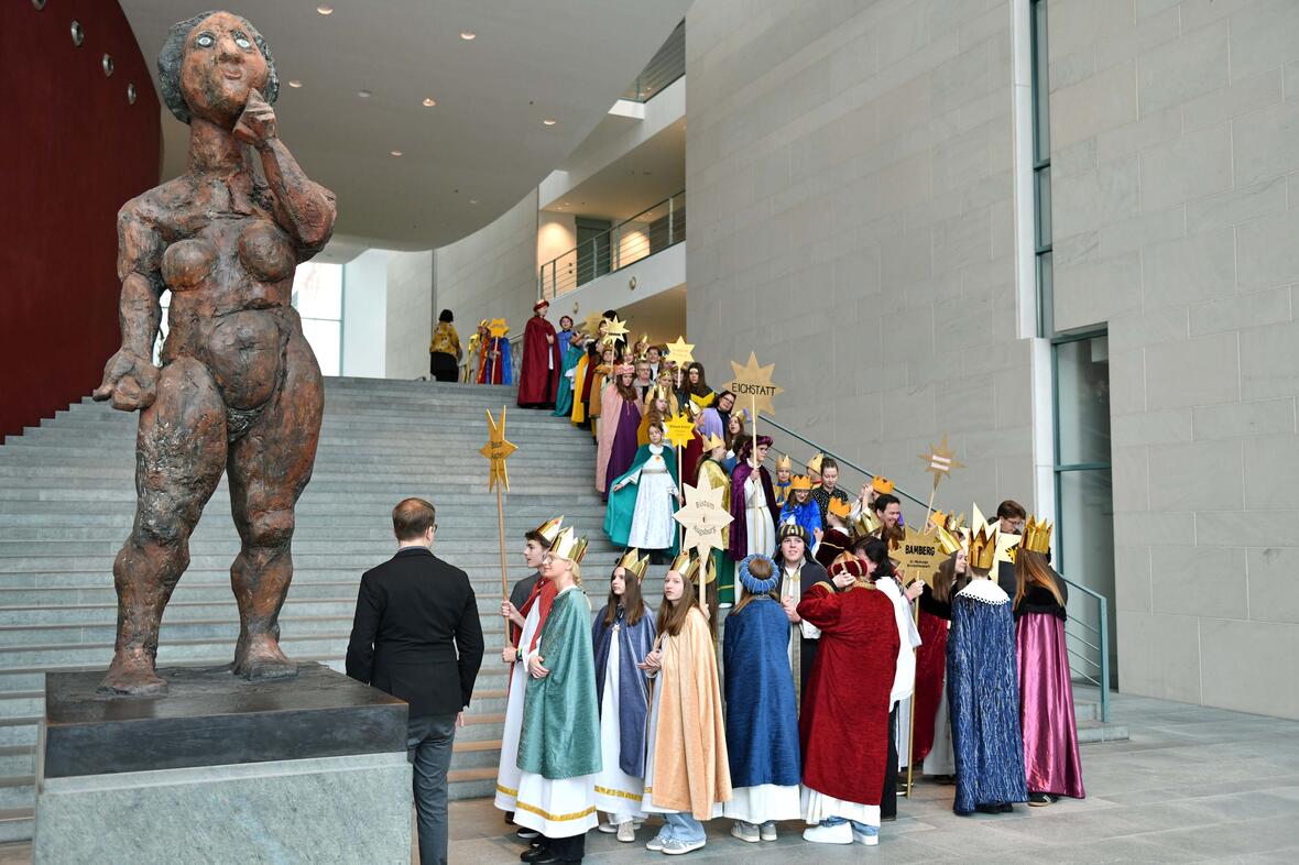 02_Sternsingergruppe aus Aresing beim Bundeskanzler (Foto Nicolas Schnall pba)